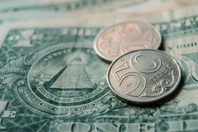 Доллар продается в обменниках по 383 тенге