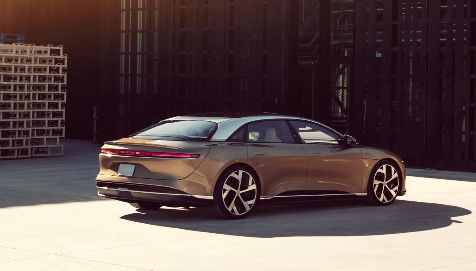 Динамика цен на электромобили за 10 лет и электрокары Lucid и Alpha Motor - фото kapital.kz