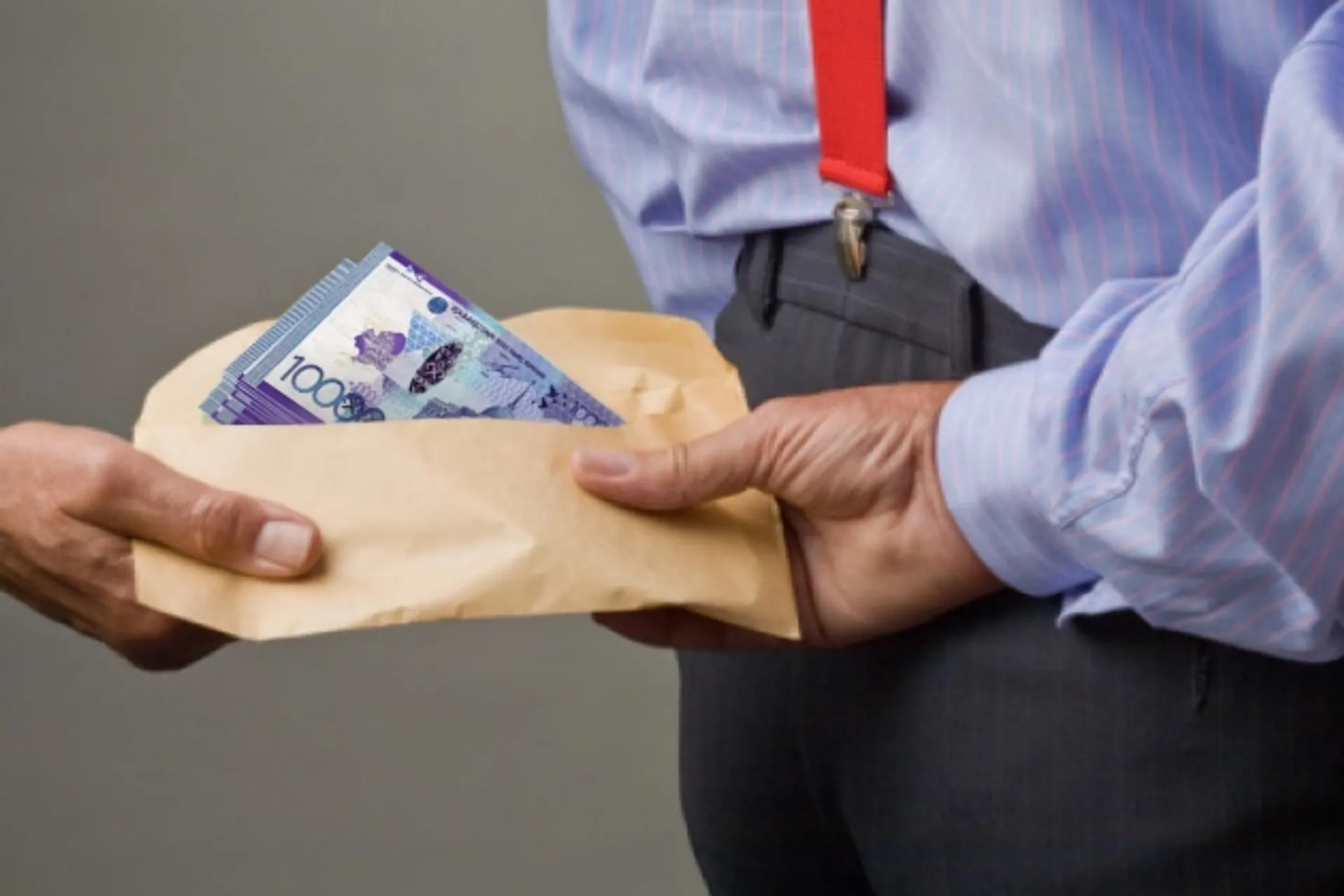 Капитал - С начала года зарегистрировано свыше 400 фактов дачи взяток