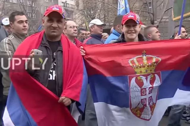 Сербские военные вышли на улицы Белграда