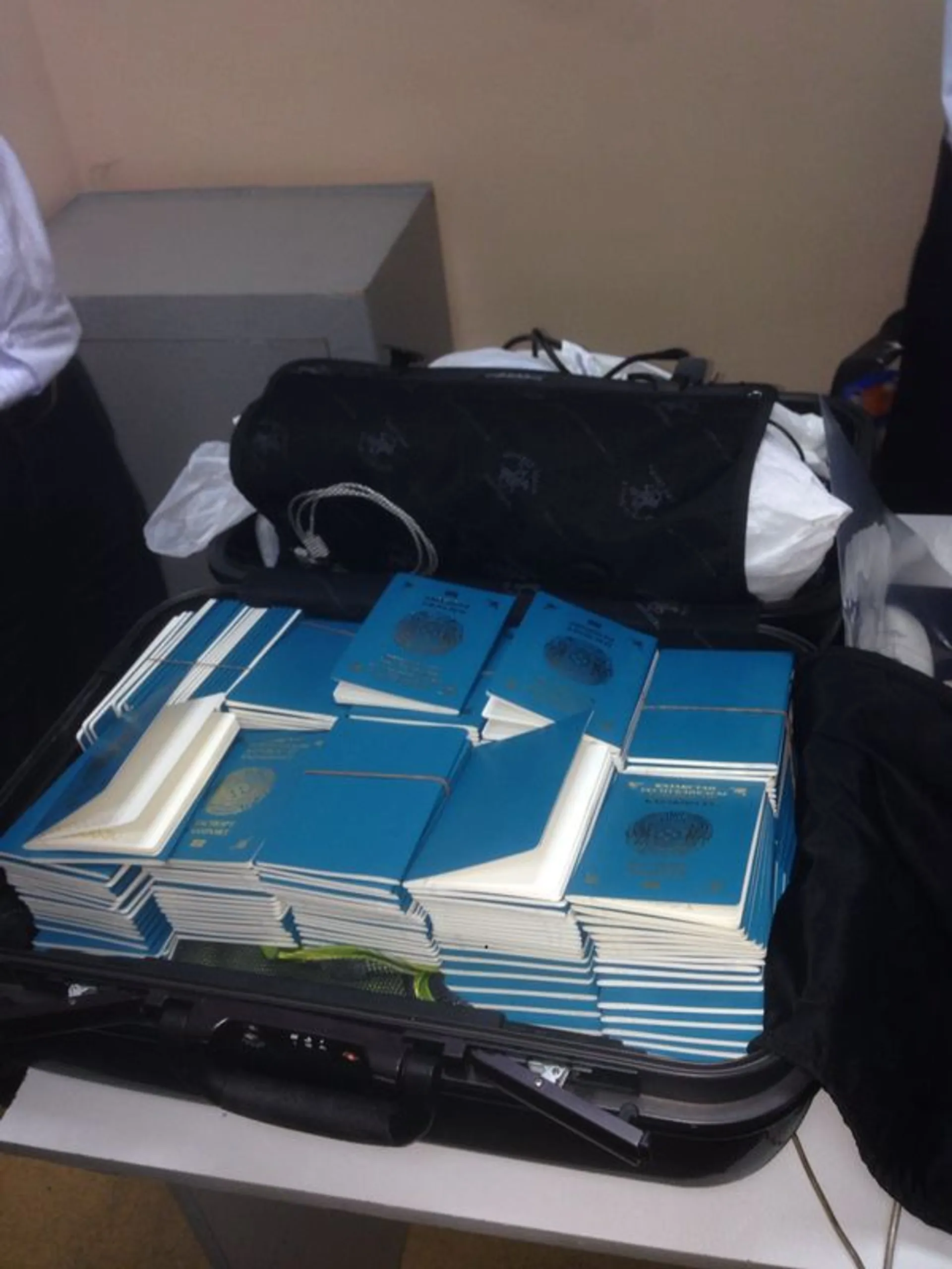 Капитал - Около 300 бланков паспортов пытались вывезти из РК