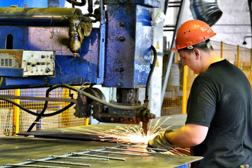 Капитал - На промпредприятиях государство будет субсидировать зарплаты