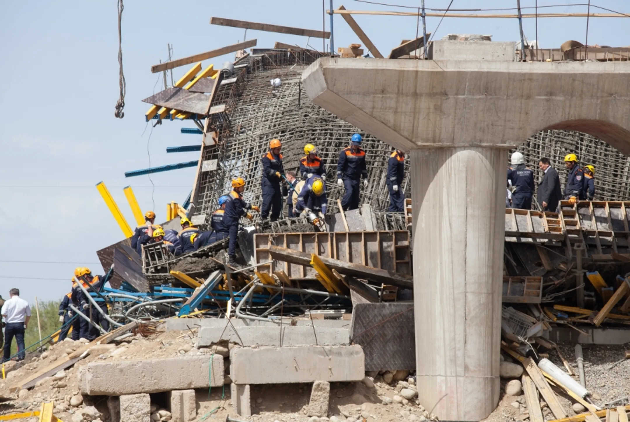 Обнаружено тело рабочего, погибшего в результате обрушения моста - Image Kapital.kz