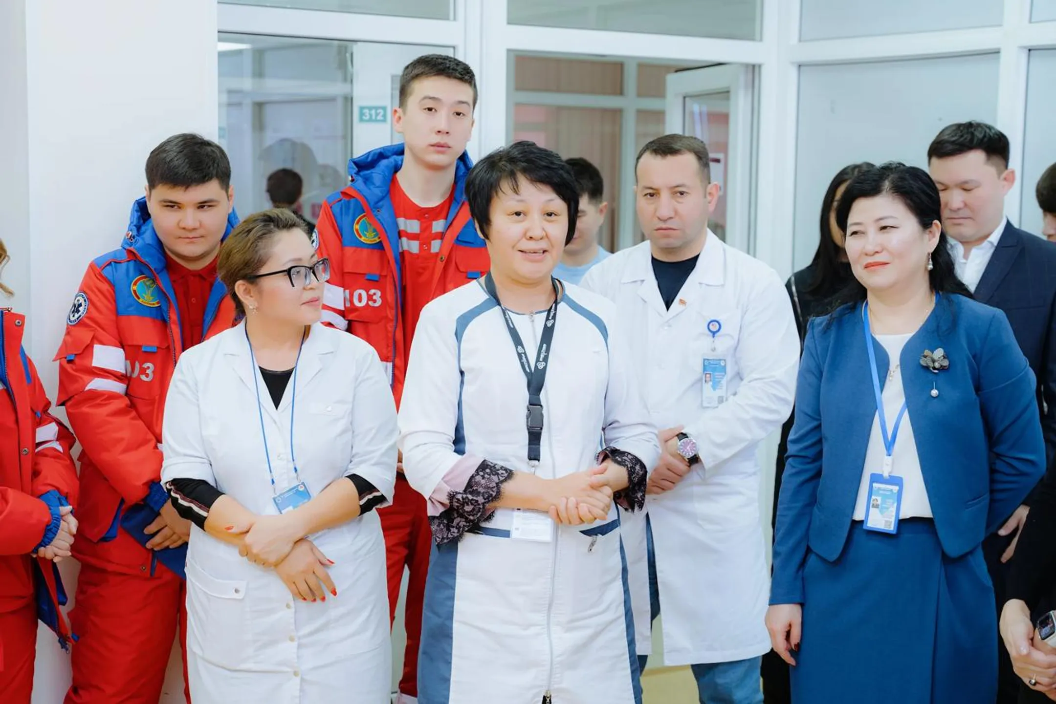 Home Credit Bank обеспечил теплой униформой более 1 110 сотрудников столичной скорой помощи - Image Kapital.kz