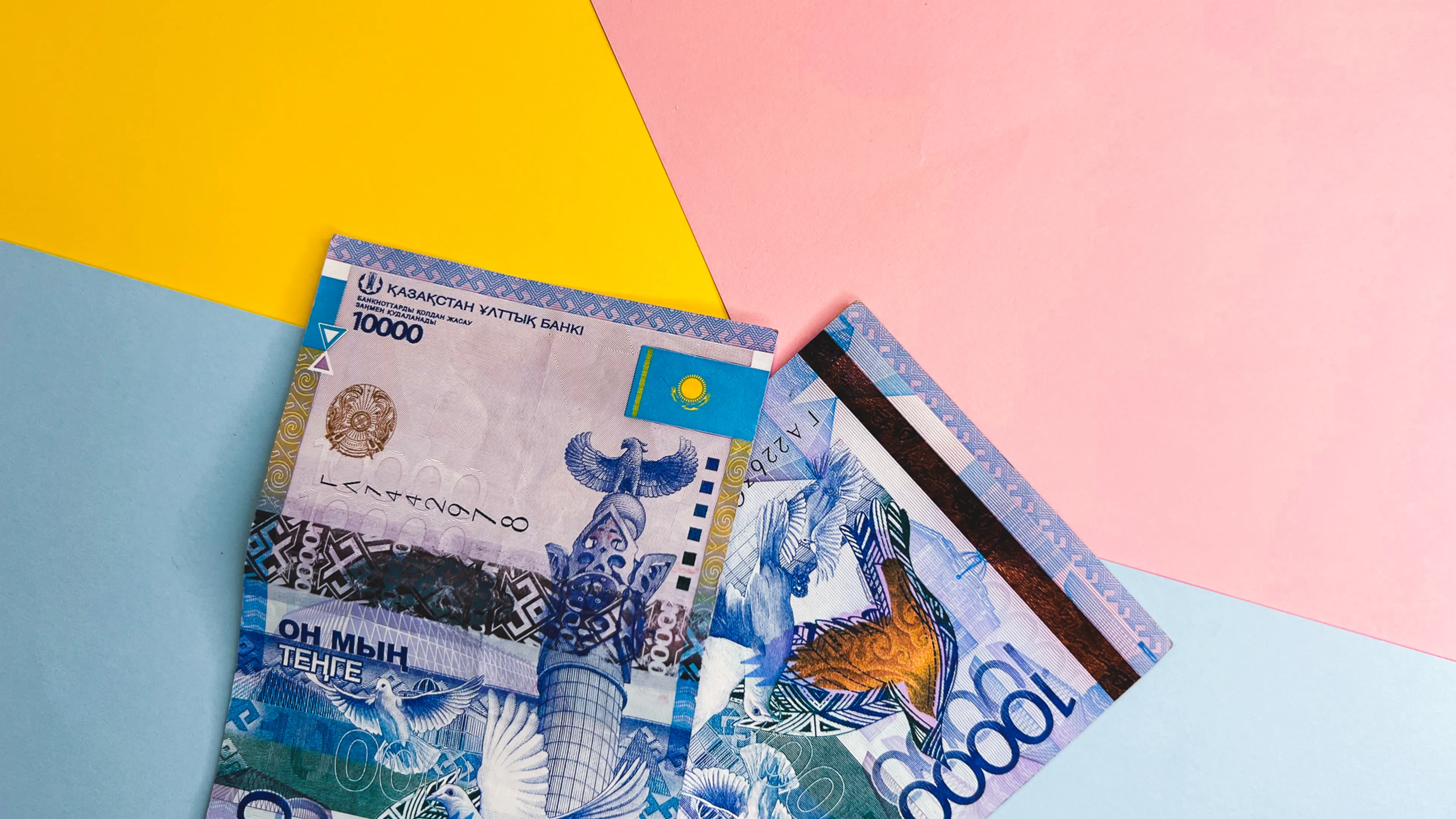 Капитал - Доллар продается на бирже около отметки 458,2 тенге