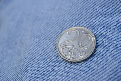 Доллар начал торги с отметки 386,4 тенге