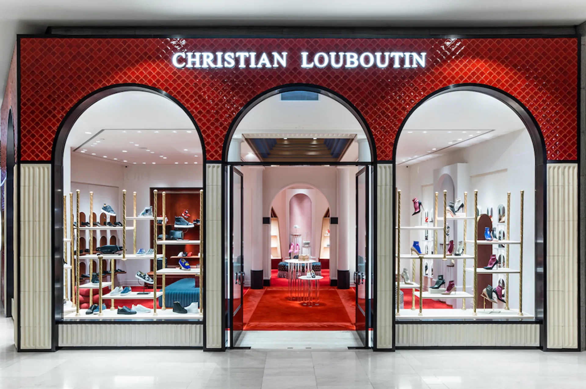 Капитал - Семья основателя Fiat купит 24% в Christian Louboutin