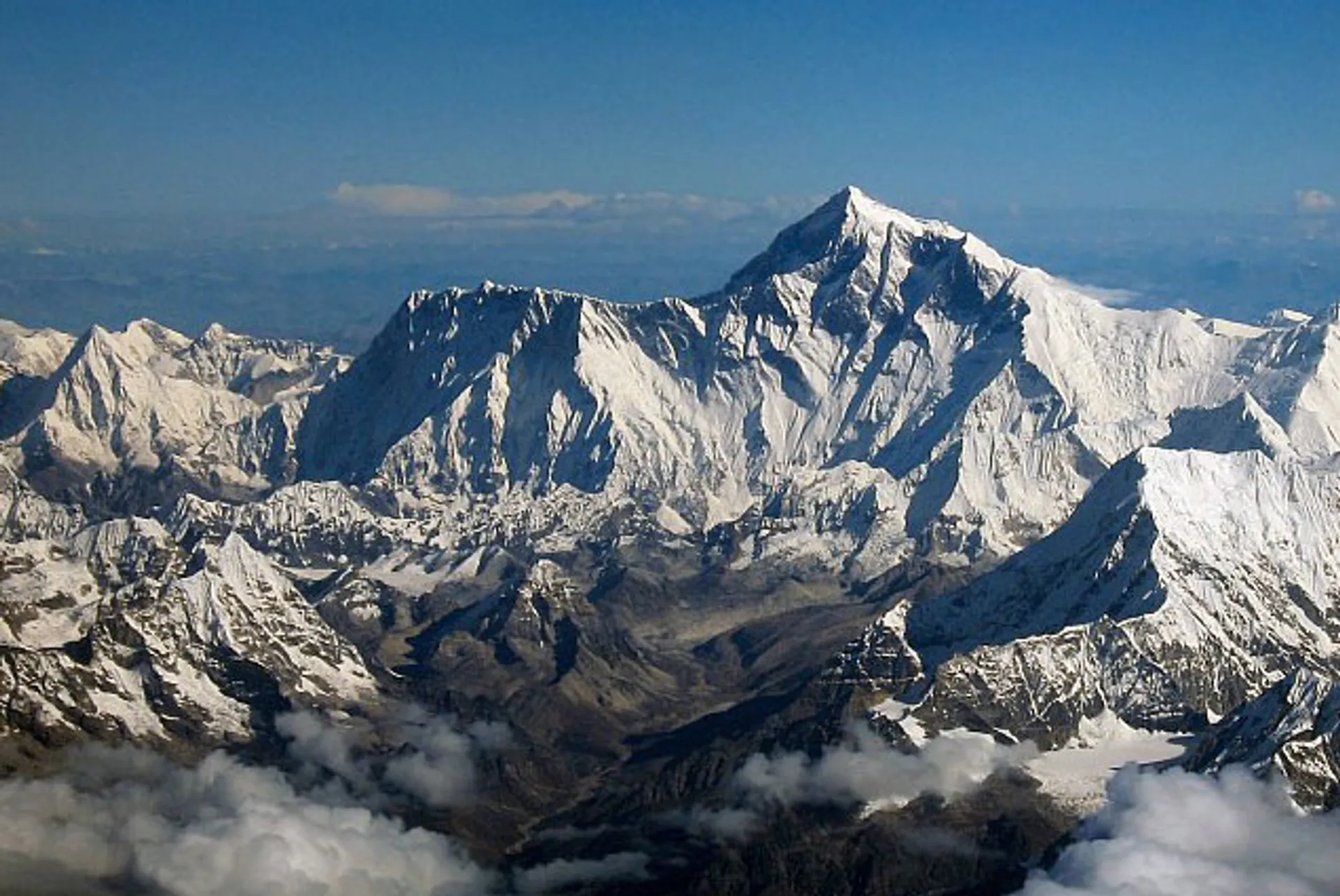 Капитал - В горах Непала пропал пассажирский самолет