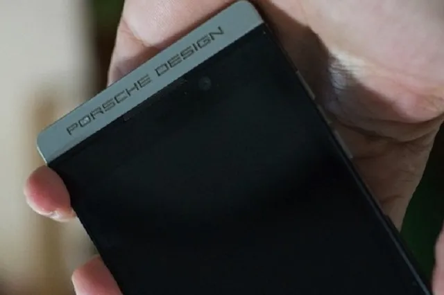 Porsche представила люксовый смартфон BlackBerry