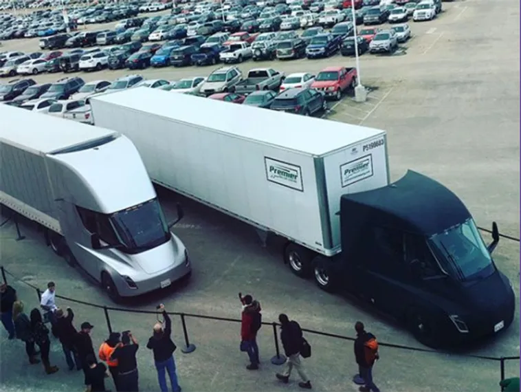 Капитал - Беспилотные фуры Tesla выполнили первый грузовой рейс