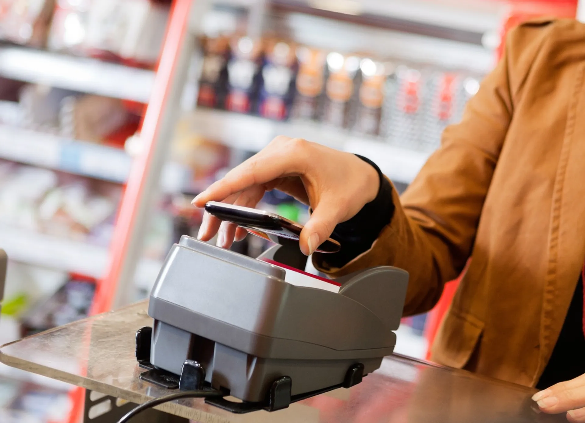 Капитал - Операторы начинают конкурировать с банками