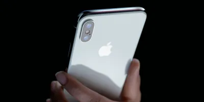 Apple вдвое сокращает производство iPhone X