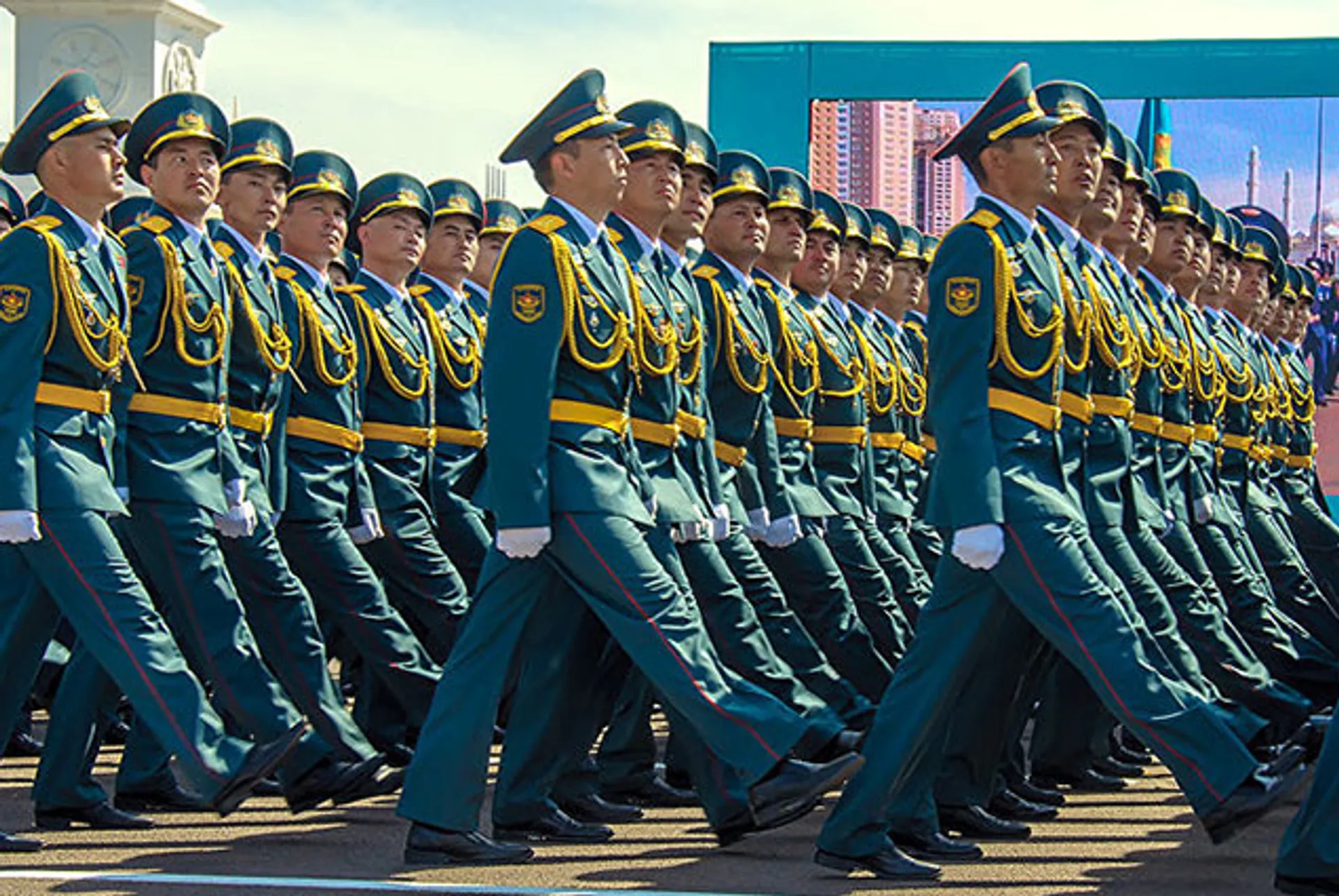 Капитал - Новый строевой шаг уменьшит нагрузку на организм военного