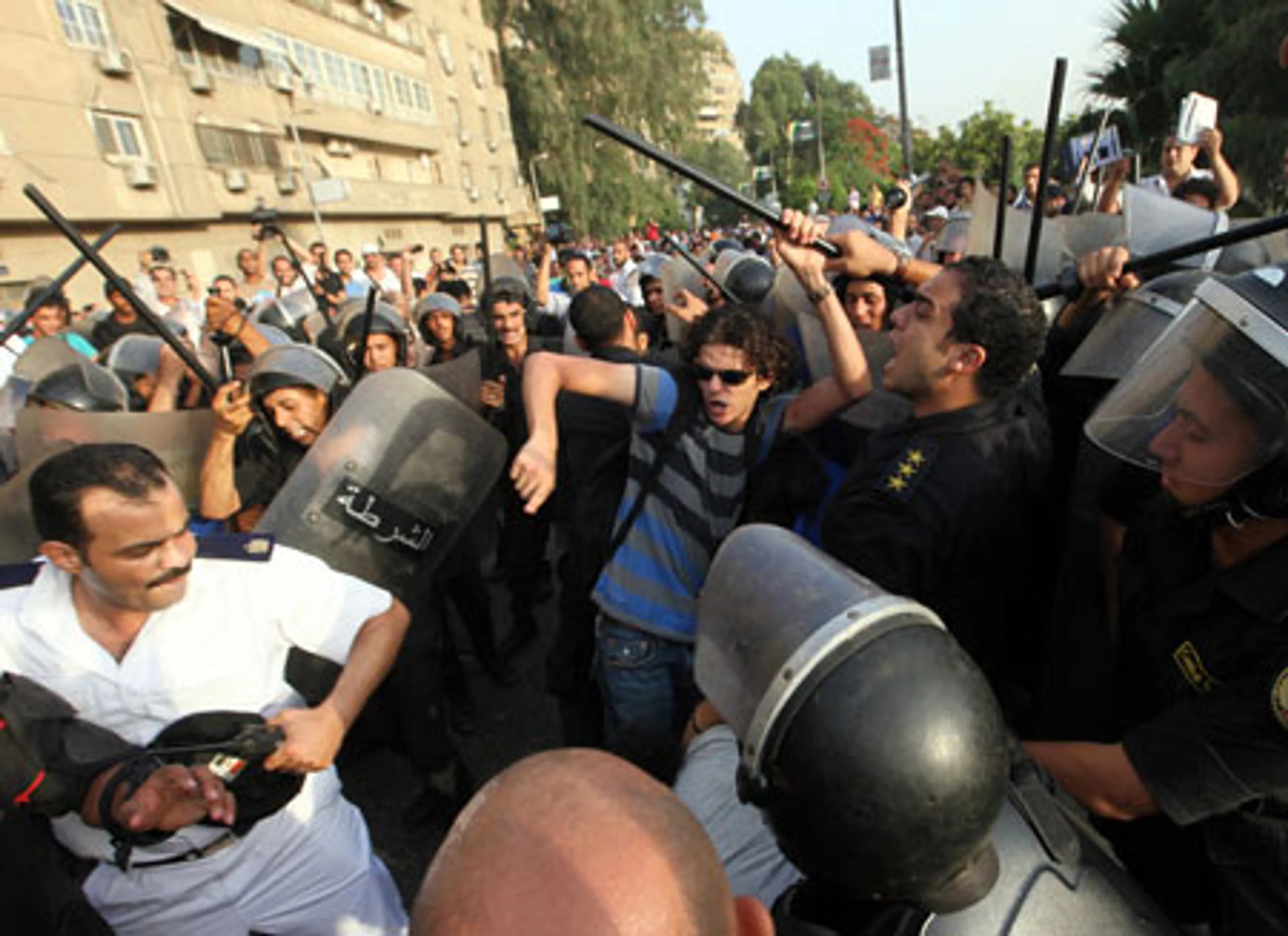 Капитал - Более 100 человек погибли при столкновениях в Каире