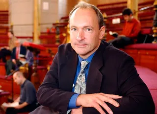 Капитал - Елизавета II вручила премию создателям интернета