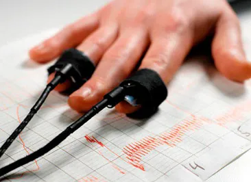 Российских чиновников обяжут проходить детектор лжи