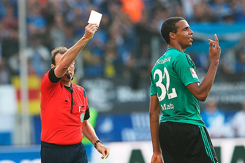 Капитал - Мишель Платини намерен ввести белые карточки