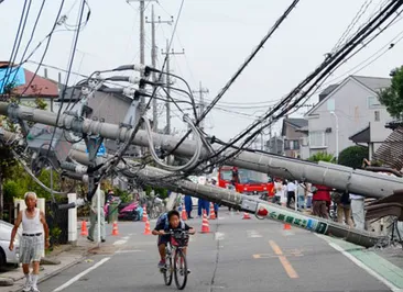 На Японию обрушился мощный торнадо. Видео