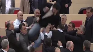 Капитал - Массовая драка произошла в парламенте Грузии