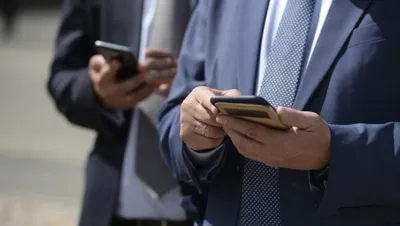 Президент: Надо научить казахстанцев пользоваться смартфонами как следует