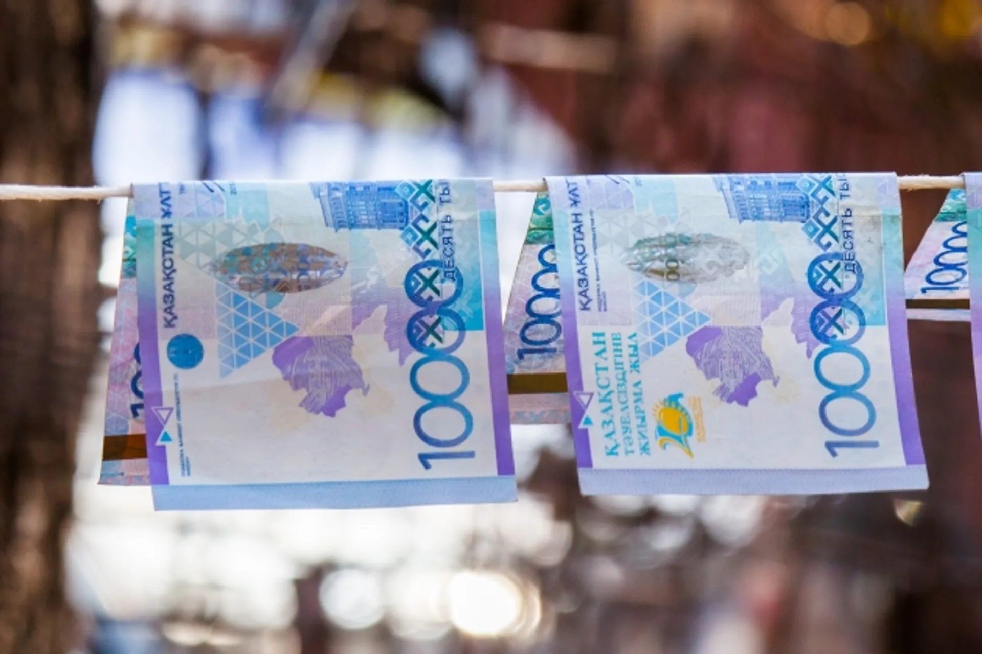 Капитал - Казахстанцы все меньше доверяют тенге