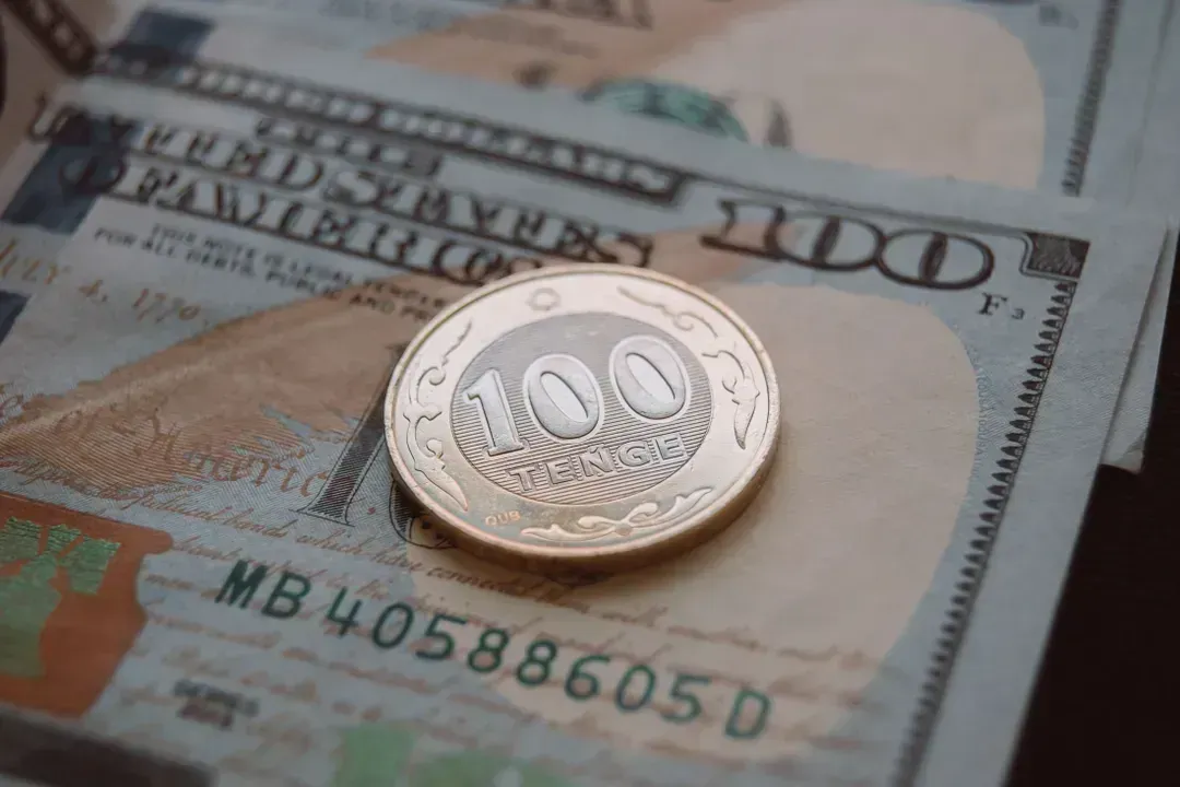  На бирже доллар продается выше отметки 488 тенге 