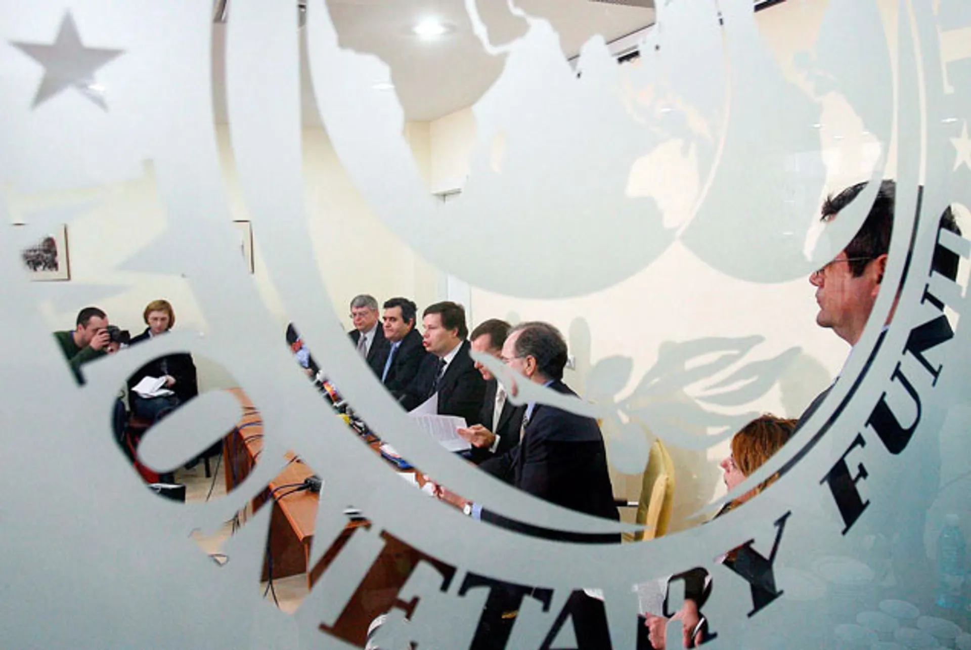 Капитал - МВФ предупредил Украину о тяжелых временах