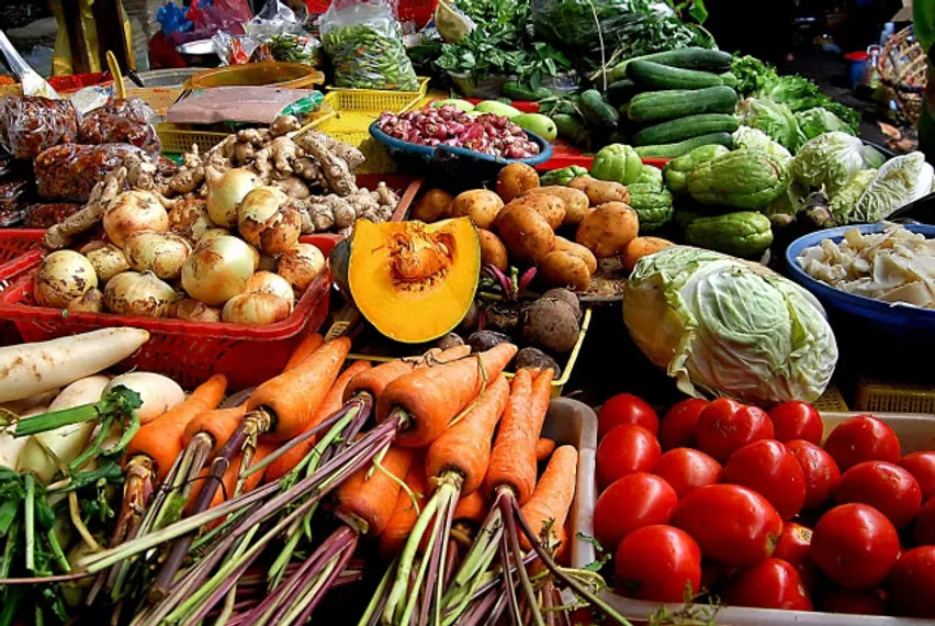 Капитал - Адильбек Джаксыбеков поручил навести порядок на рынках Астаны