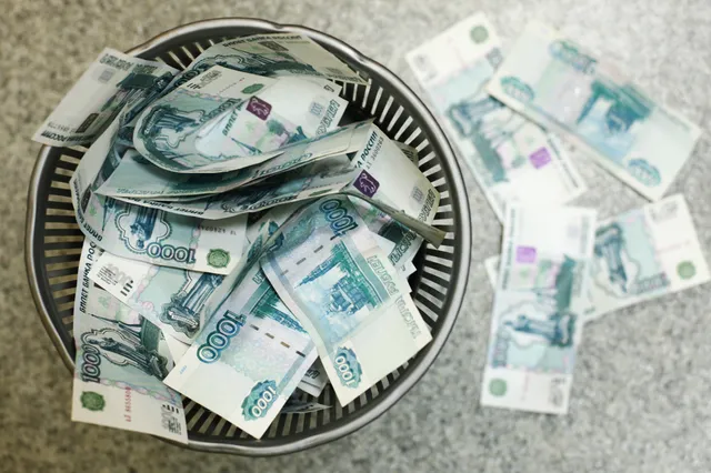 Давление на российскую валюту усиливается