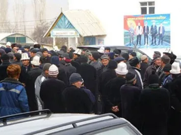 Россиянам запретили добывать золото в КР