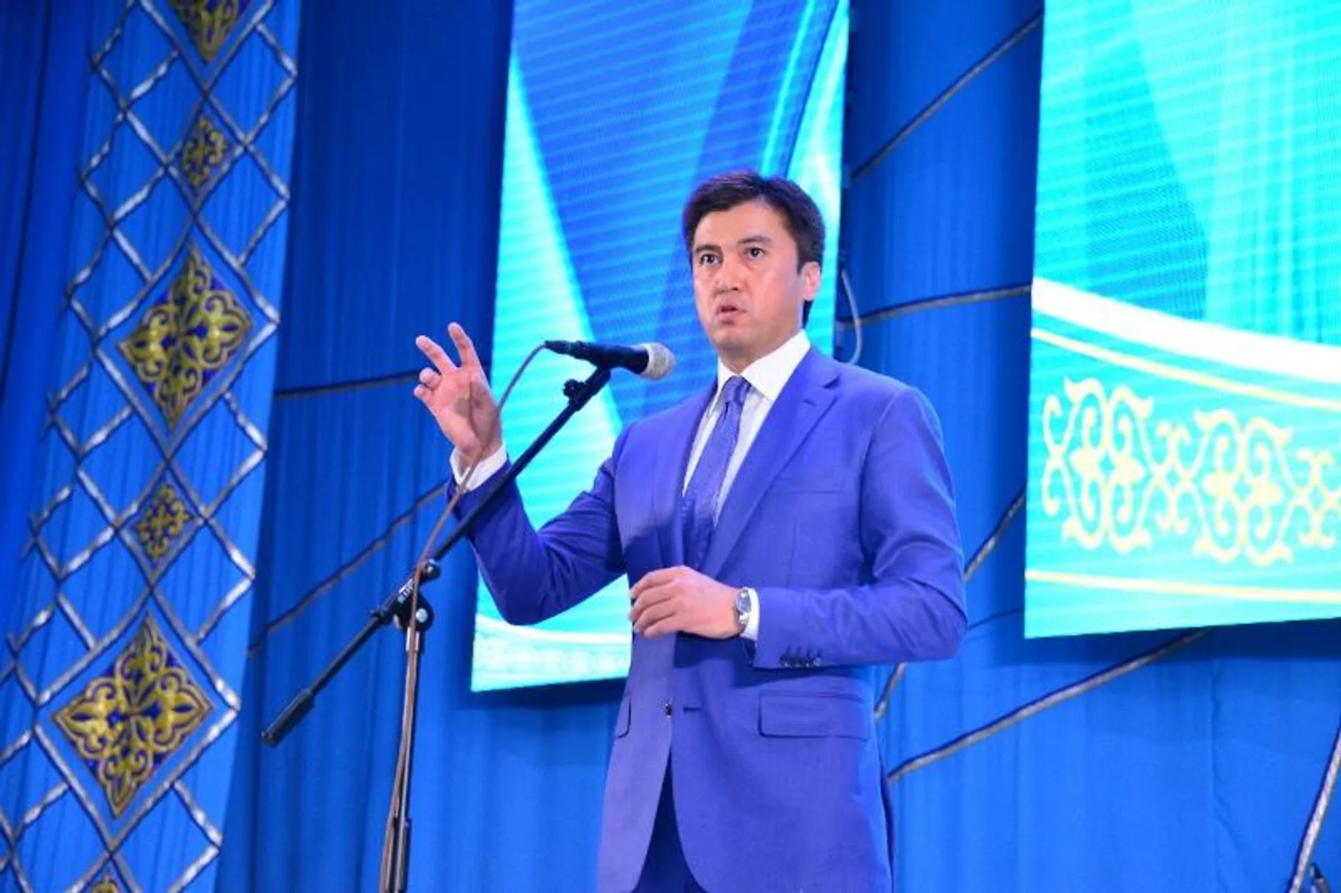 Капитал - Чиновникам Шымкента увеличат зарплаты