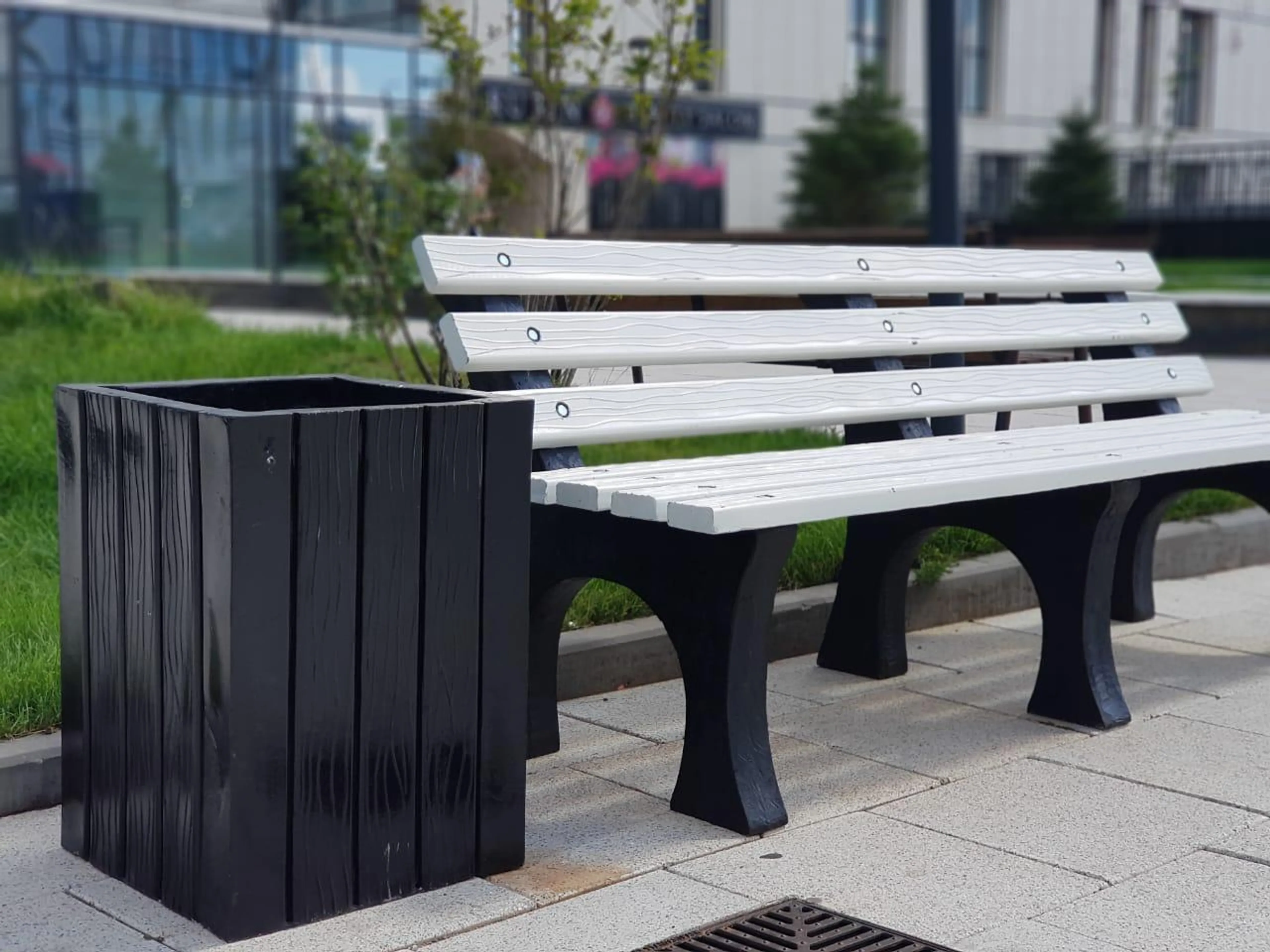 Капитал - Скамейки из переработанного пластика появились в столице