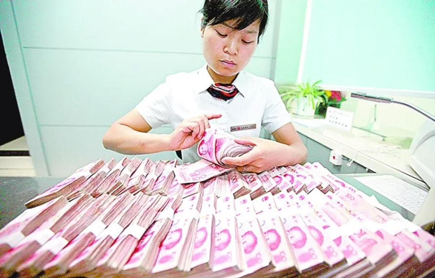 Капитал - Юань подешевеет на 17% за два года на фоне оттока капитала