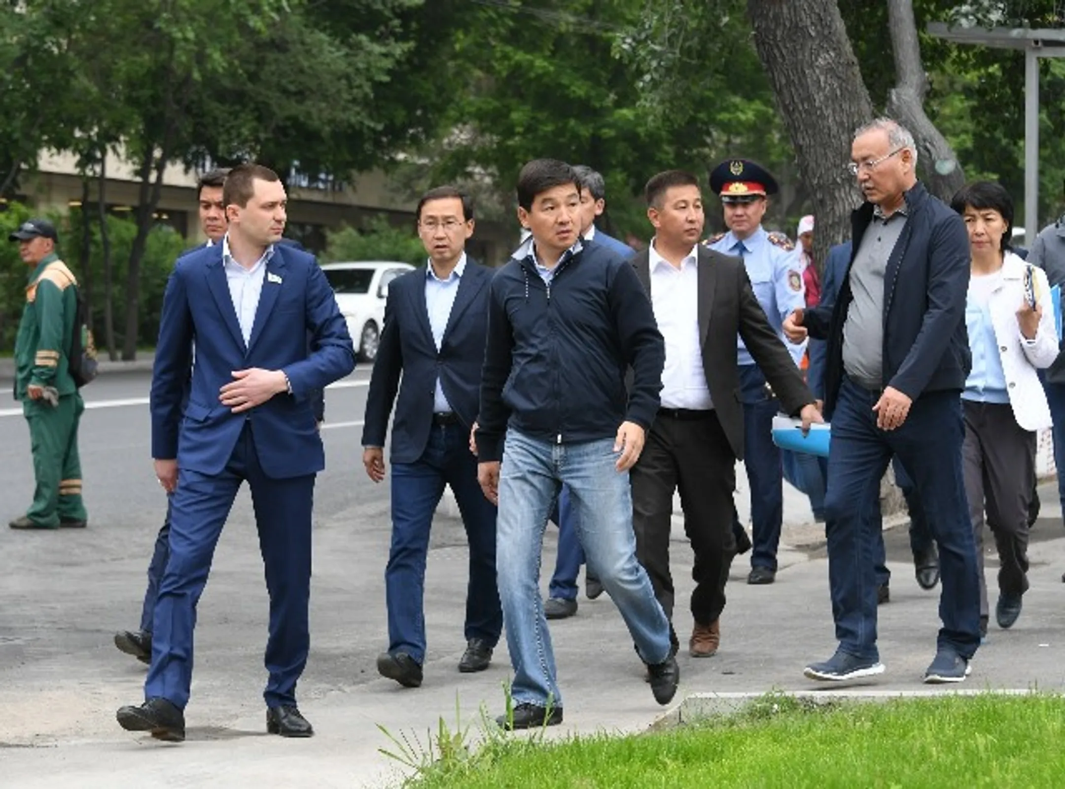 Аким Алматы обошел улицы Абая, Байтурсынова, Аскарова, Гагарина - Image Kapital.kz