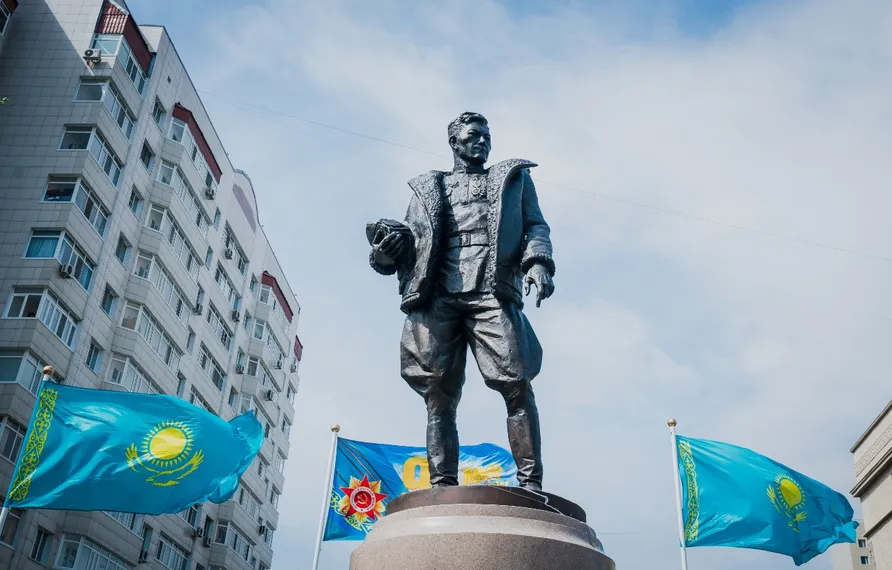 Капитал - Памятник Талгату Бегельдинову открыли в Нур-Султане