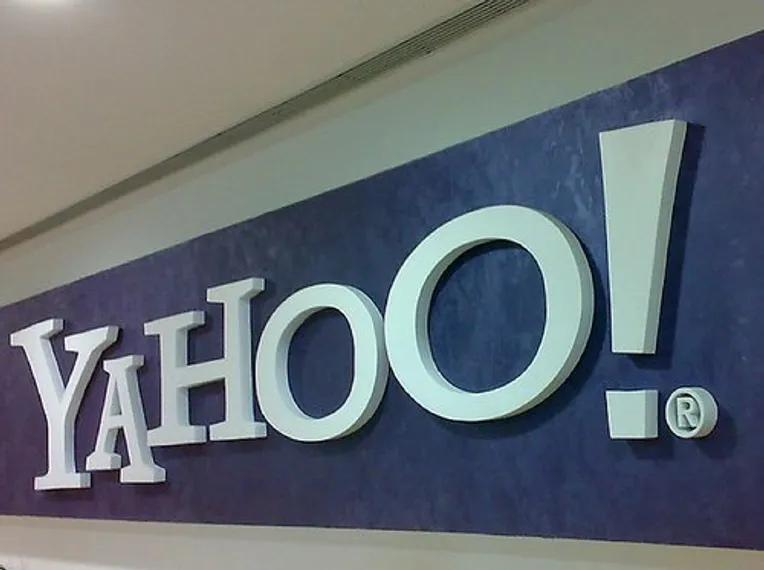 Капитал - Yahoo! нацелилась на два крупных поглощения