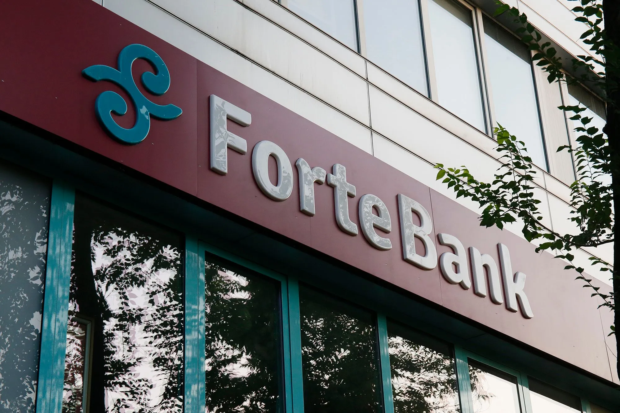 Вопрос о присоединении Home Credit Bank к ForteBank обсудят в 2026 году 