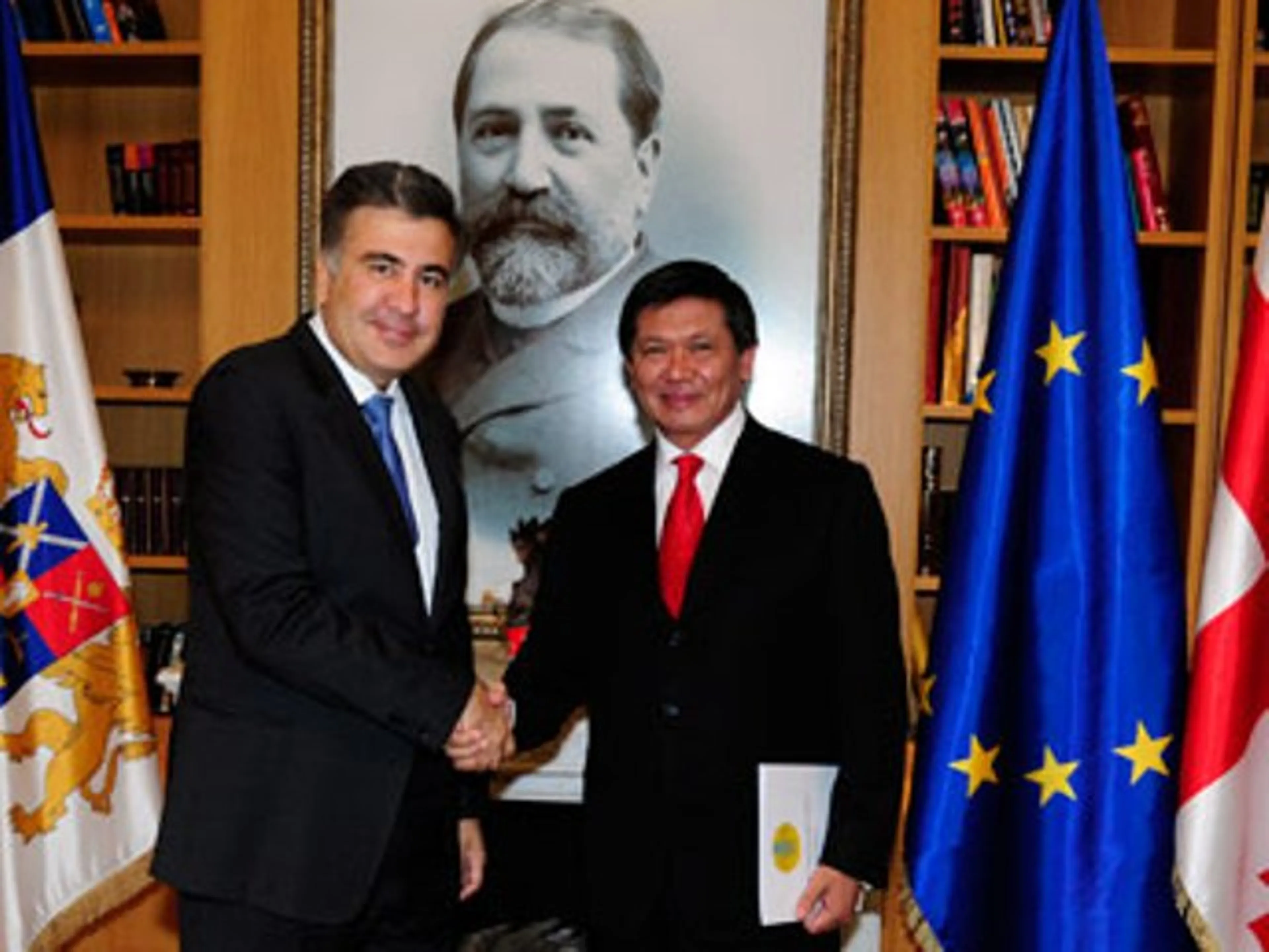 Капитал - Ертысбаев вручил верительные грамоты главе Грузии