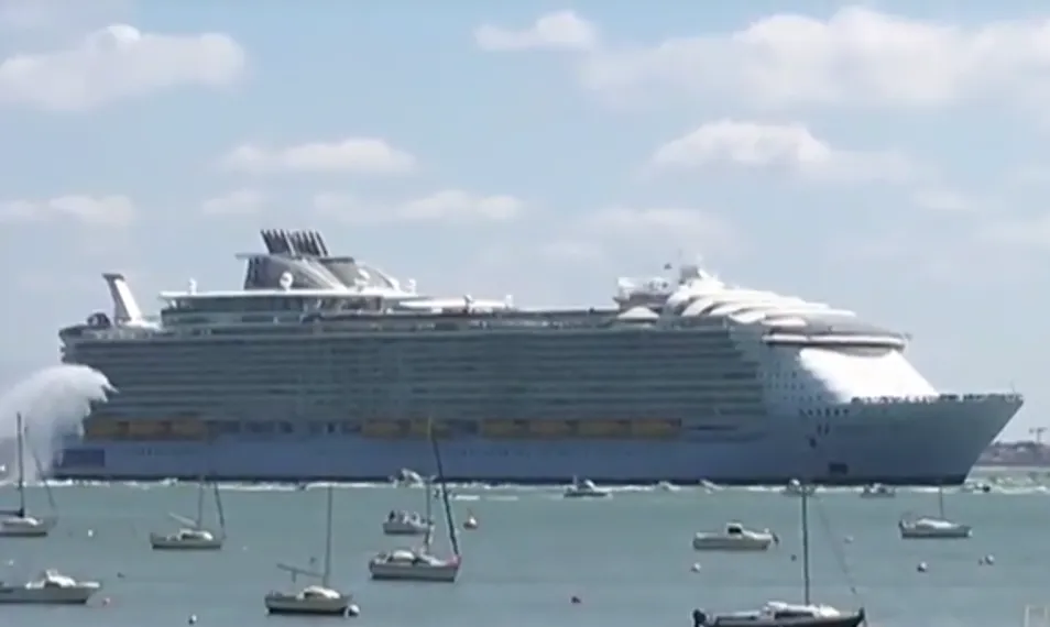 Капитал - Самый большой в мире круизный лайнер вышел в плавание