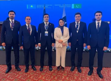 На фото: участники бизнес-форума Казахстан-Пакистан