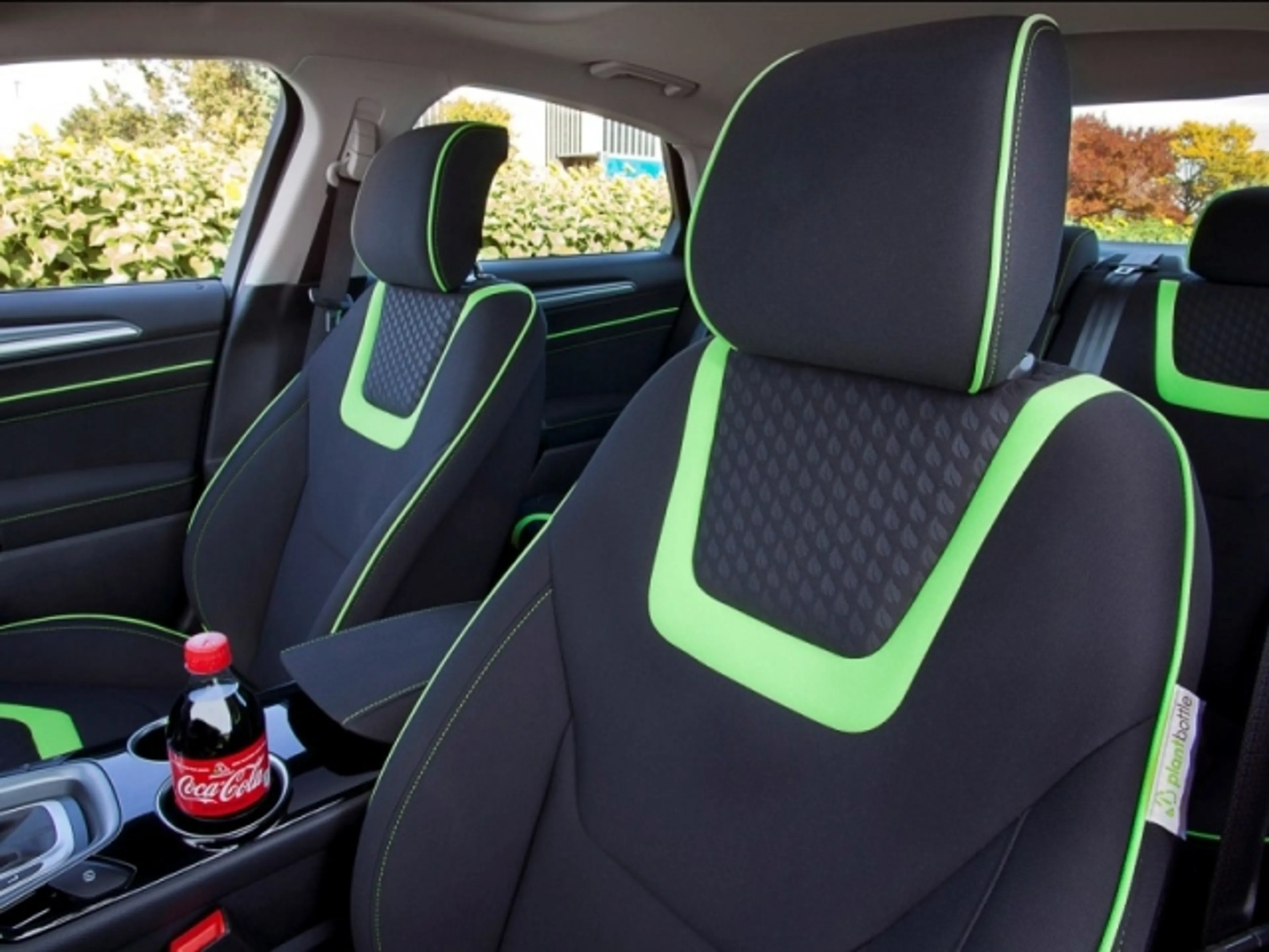 Капитал - Ford обшил салон тканью из пластика