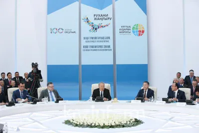 Главе РК презентовали научные бестселлеры, переведенные на казахский язык