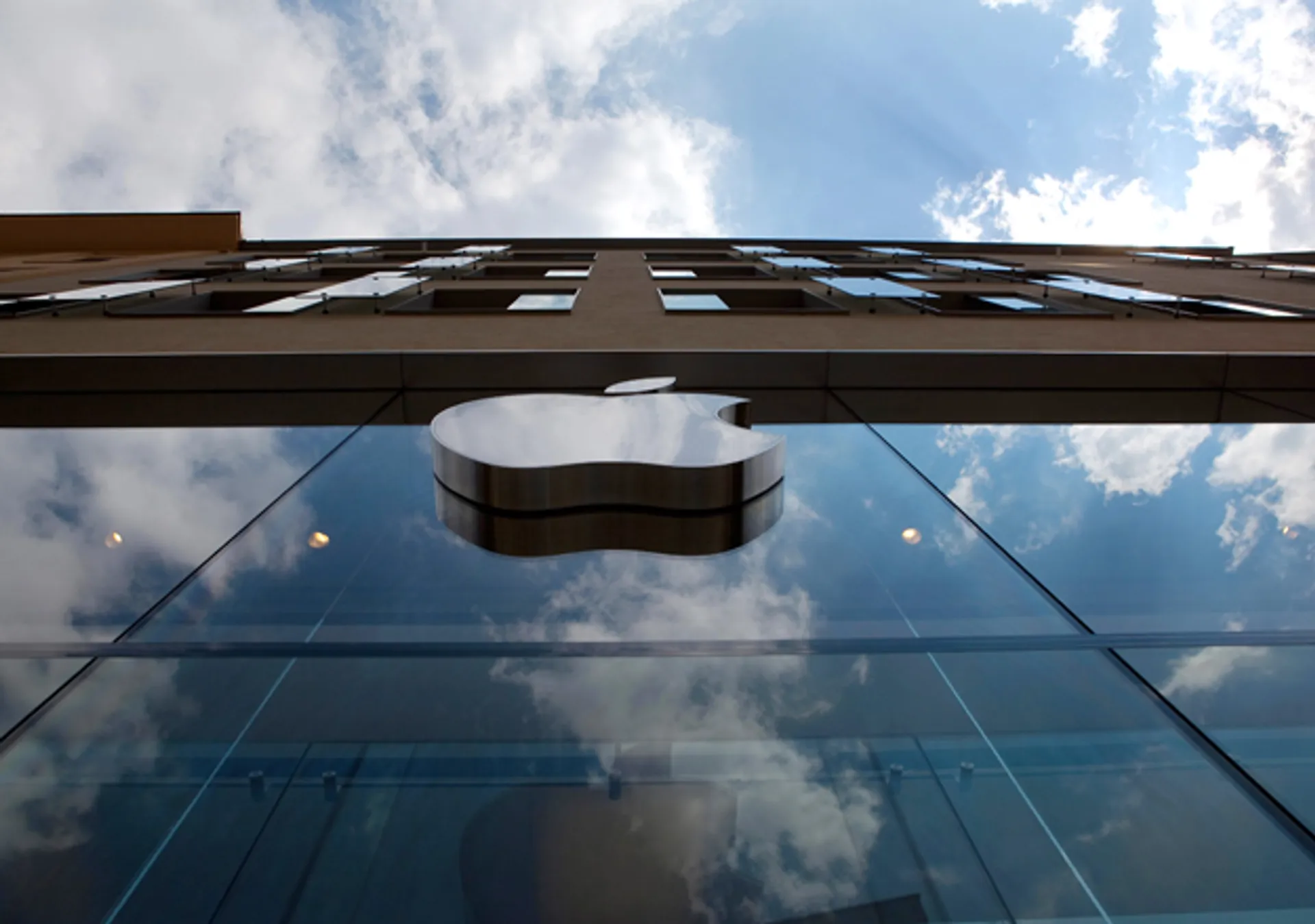 Капитал - Apple может презентовать сразу два iPhone уже в сентябре