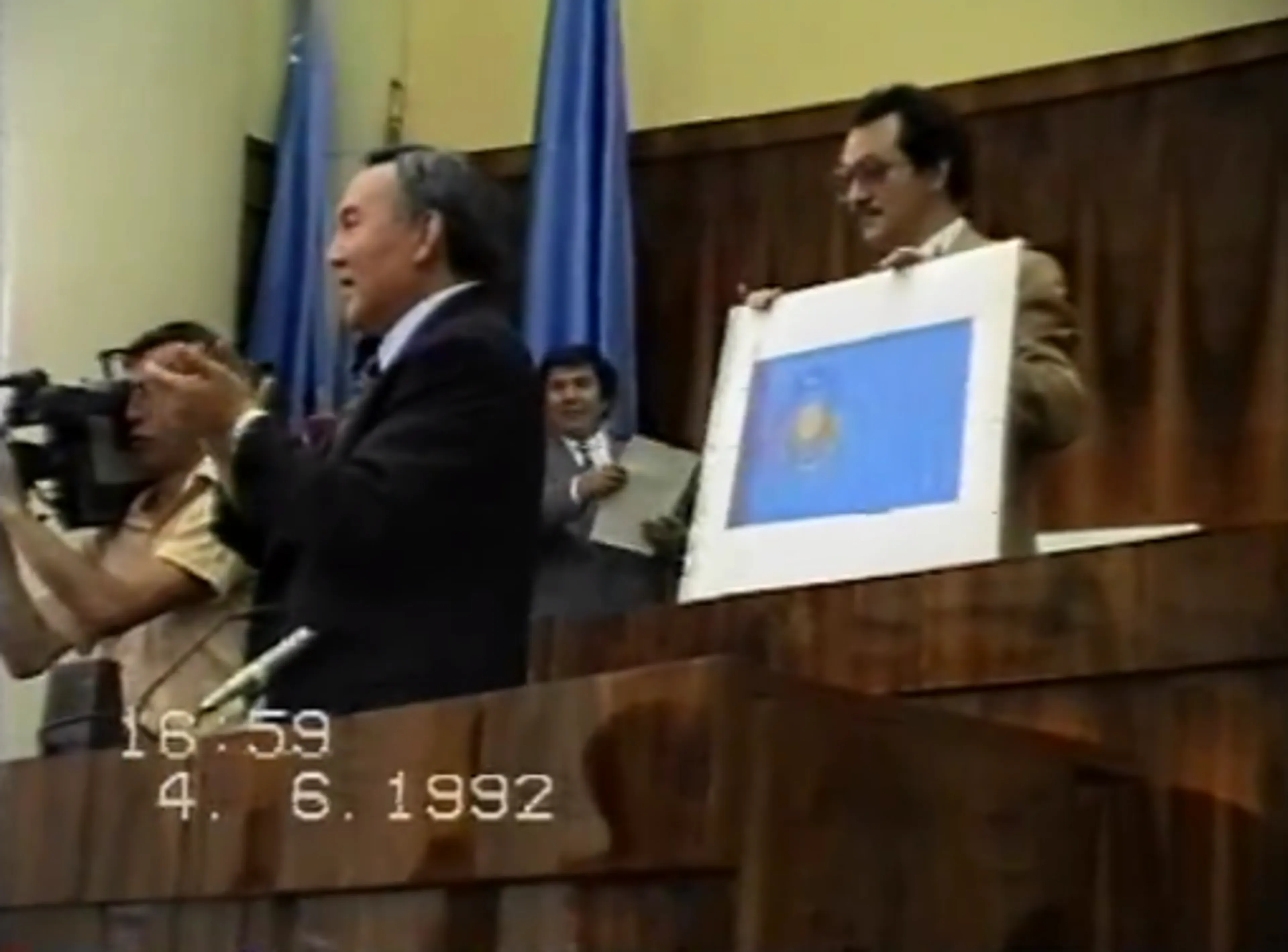 Капитал - Казахстан отмечает 25-летие государственного флага и герба