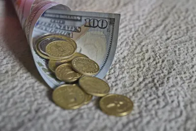 Доллар продается в обменниках по 379 тенге