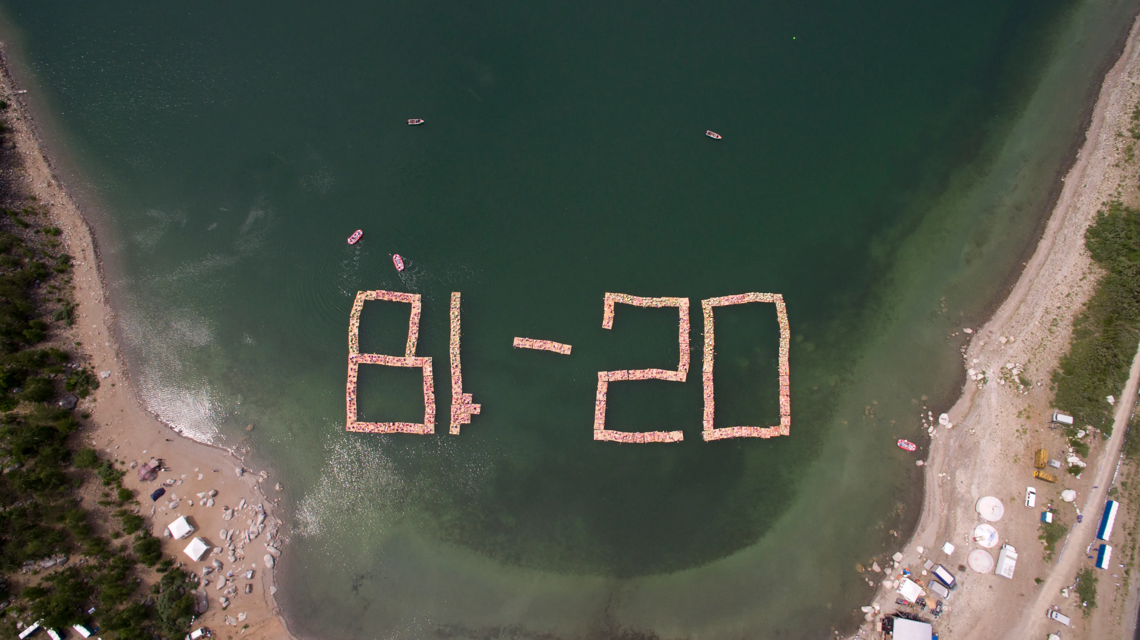 Капитал - Около тысячи человек построили лого BI Group на воде в честь юбилея