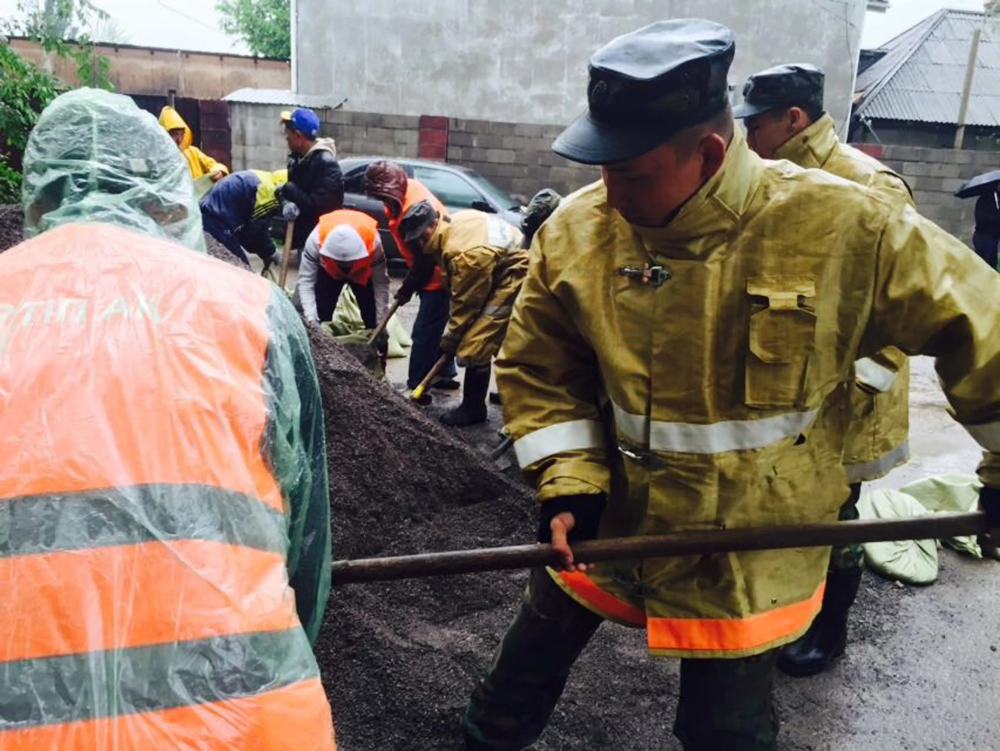 Капитал - В Алматы продолжается расчистка подтопленных районов