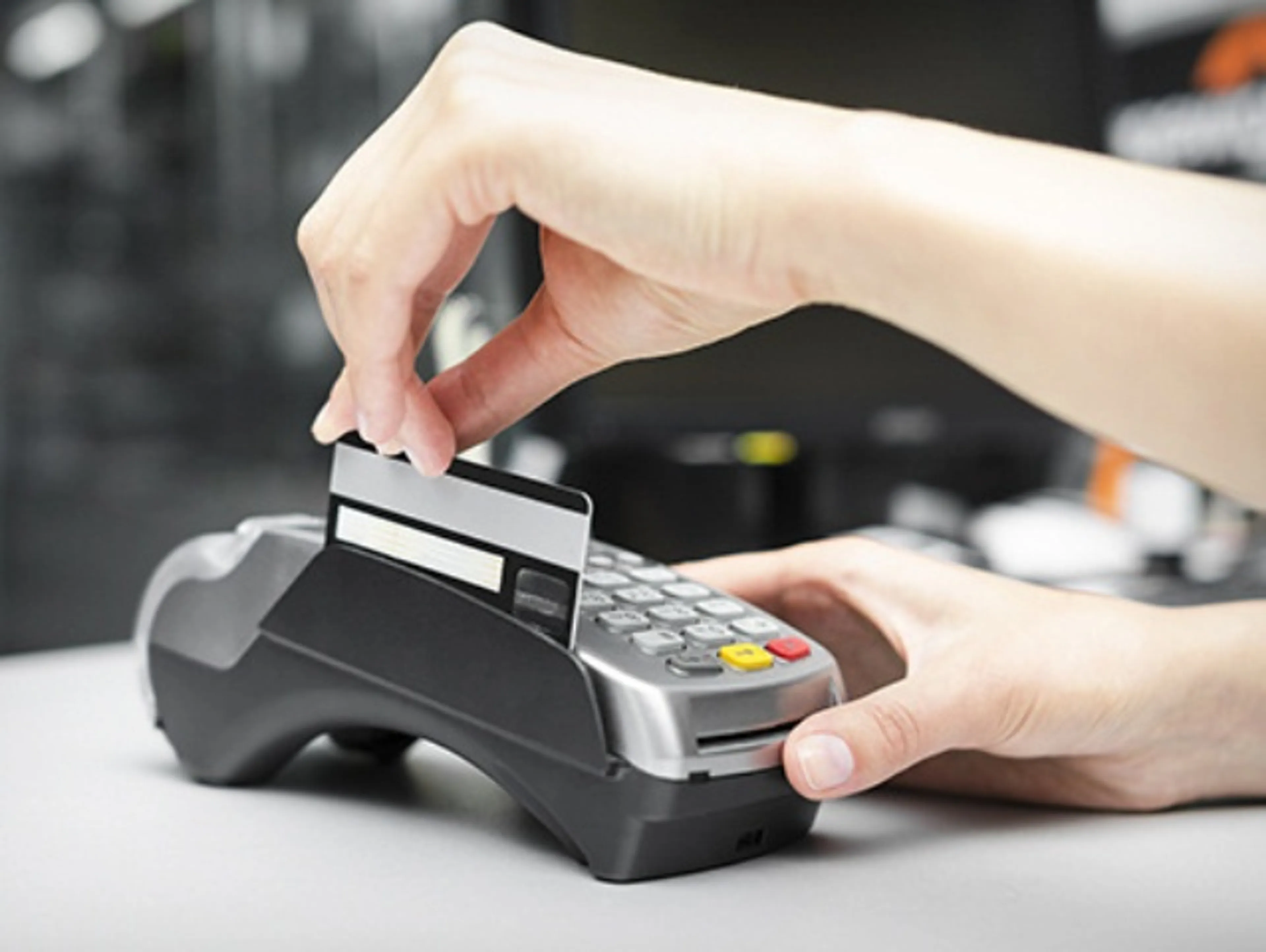 Капитал - Объем безналичных платежей за год просел на 5%