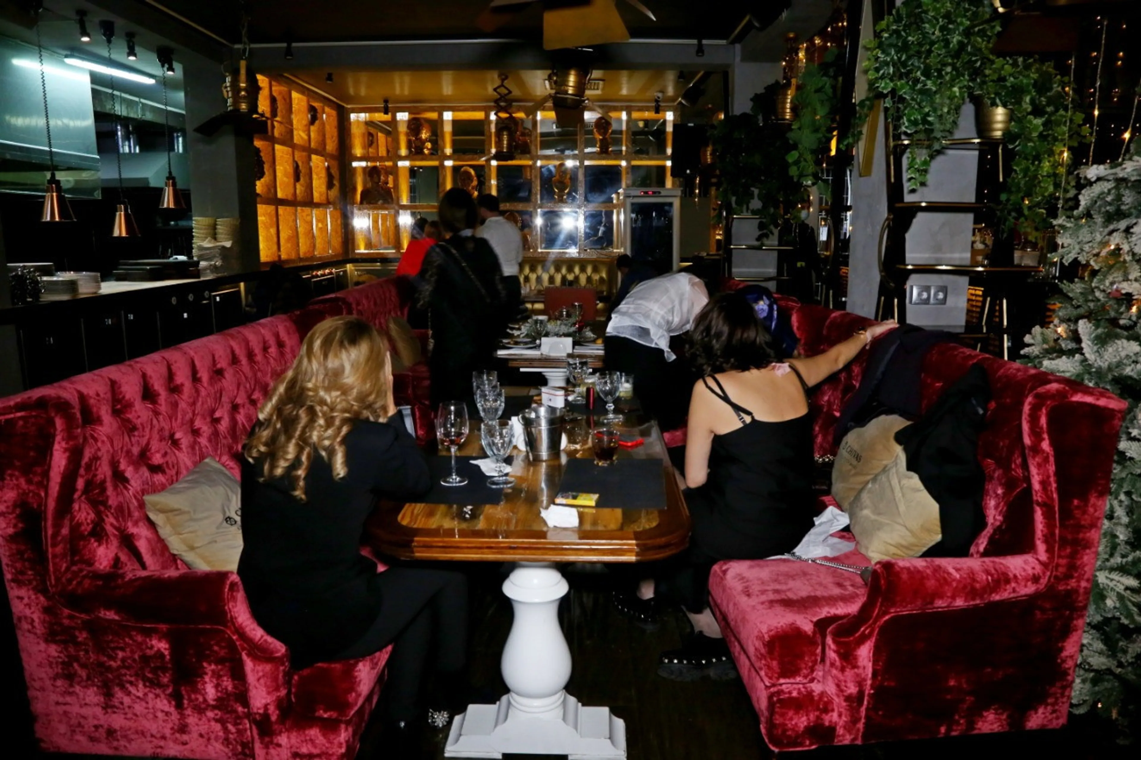 Капитал - 12 заведений столицы могут закрыть из-за нарушения карантина