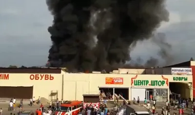 В Алматы горит барахолка